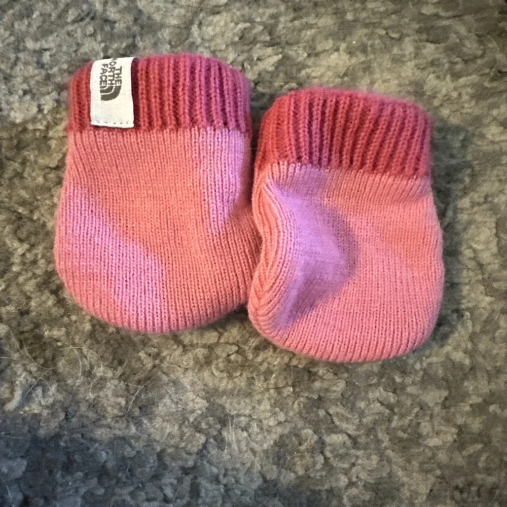 THE NORTH FACE Baby Mitt, Pink, 0-3 Months